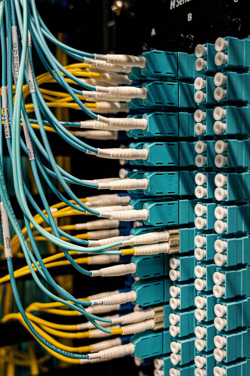 Panneau de brassage fibre optique — infrastructure réseau installée