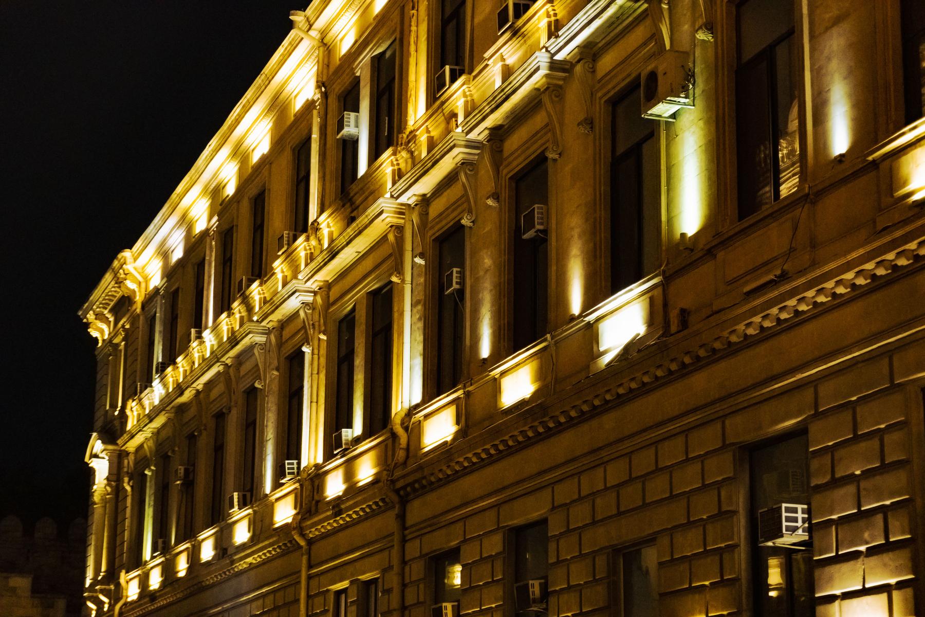Mise en lumière architecturale d'un bâtiment — intégration NOVA LIVE